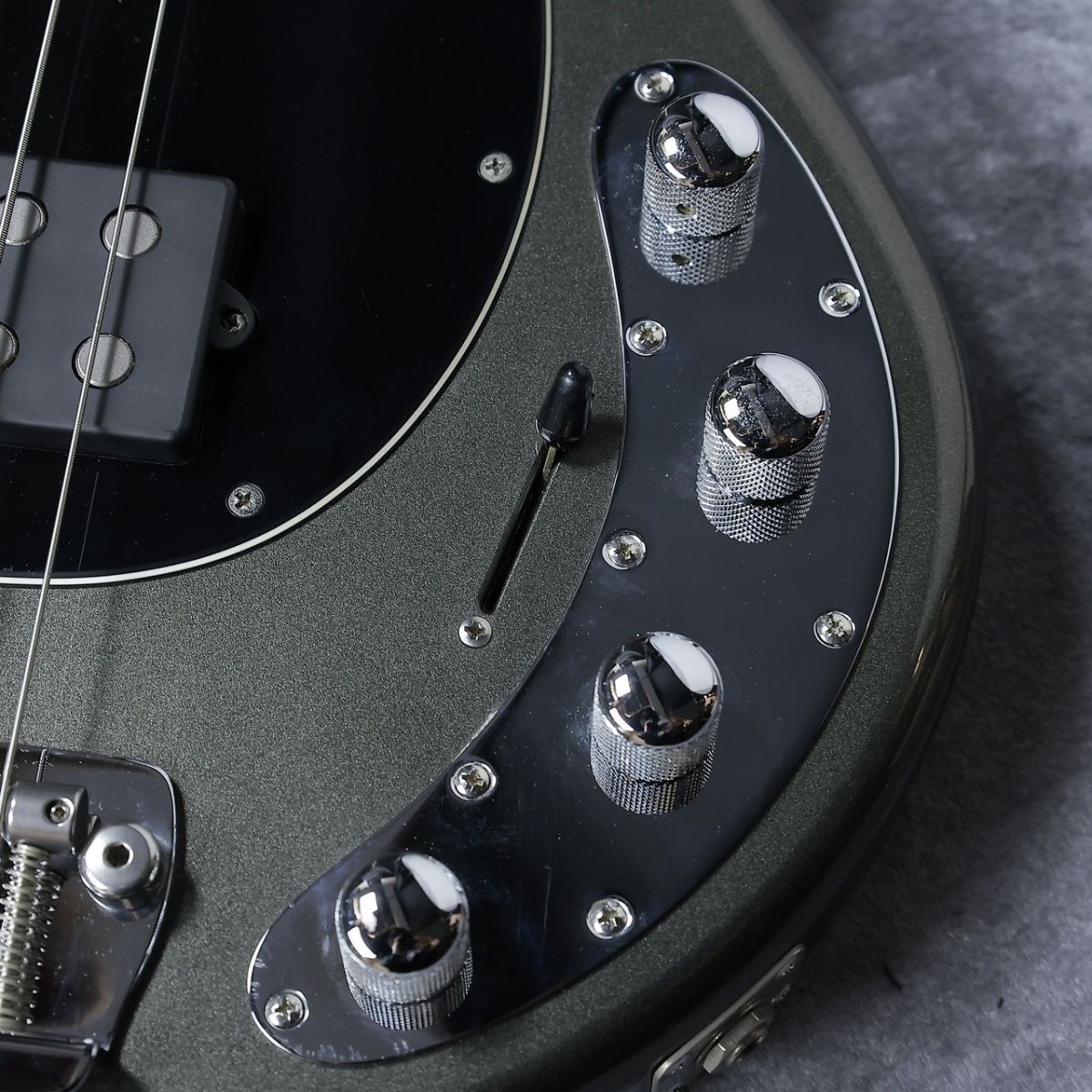 MUSIC MAN StingRay4 USA製　ハードケース付 StingRay4 SH GP/M BK PG | 【クロサワ楽器店オンラインショップ
