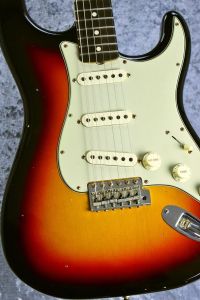 Fender Custom Shop Limited Edition 1963 Stratocaster Journeyman Relic / Bleached 3Color Sunburst [3.45kg]