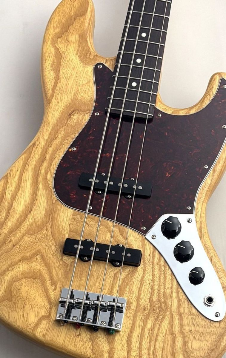 Made in Japan Limited Jazz Bass Raw Ash -Vintage Natural