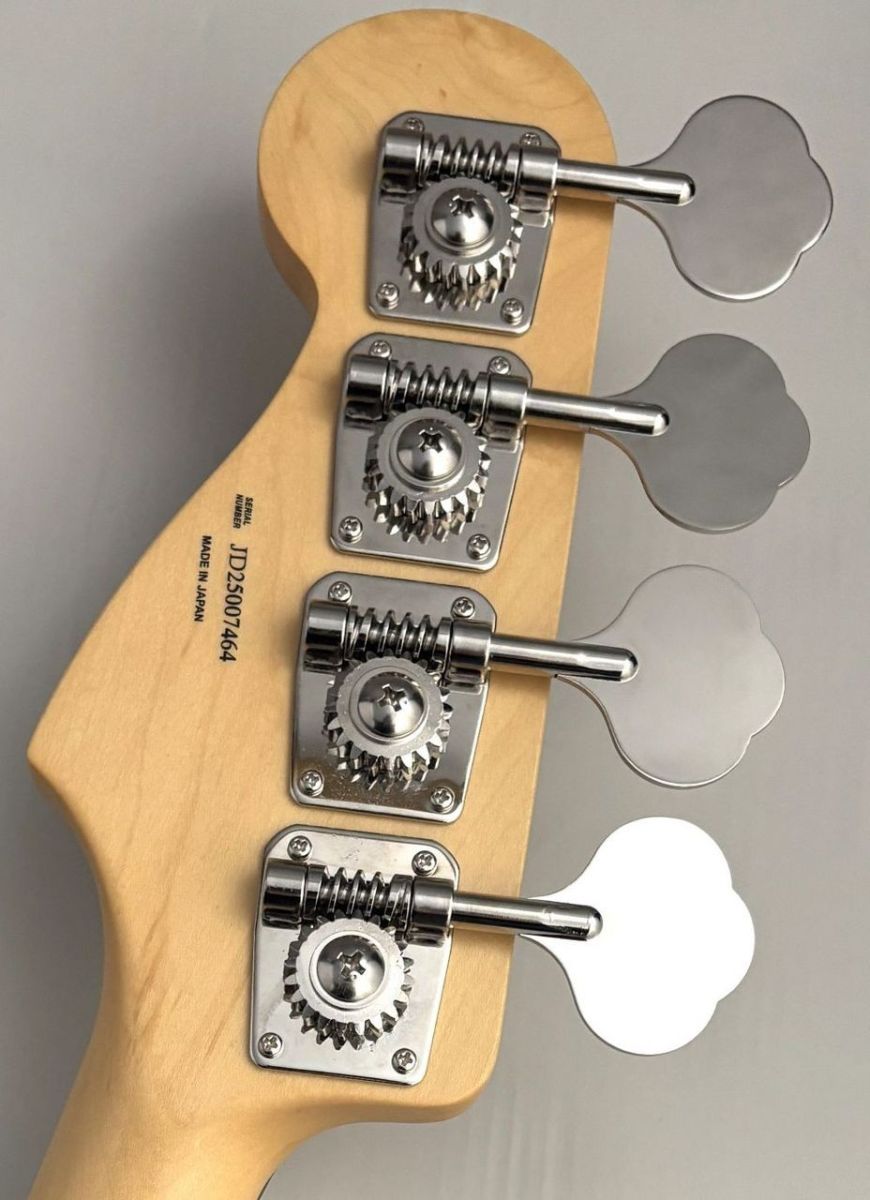 Made in Japan Limited Jazz Bass Raw Ash -Vintage Natural