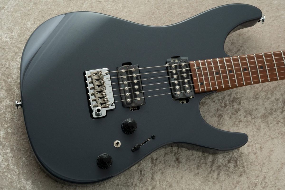 ブルー系のヘラクレス Ibanez AZ Prestige AZ2402-PBM (Prussian Blue Metallic