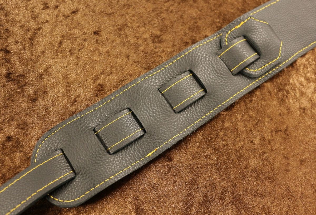 黒ねこ刺繍ストラップ 足跡Version(シトリン) | 【クロサワ楽器