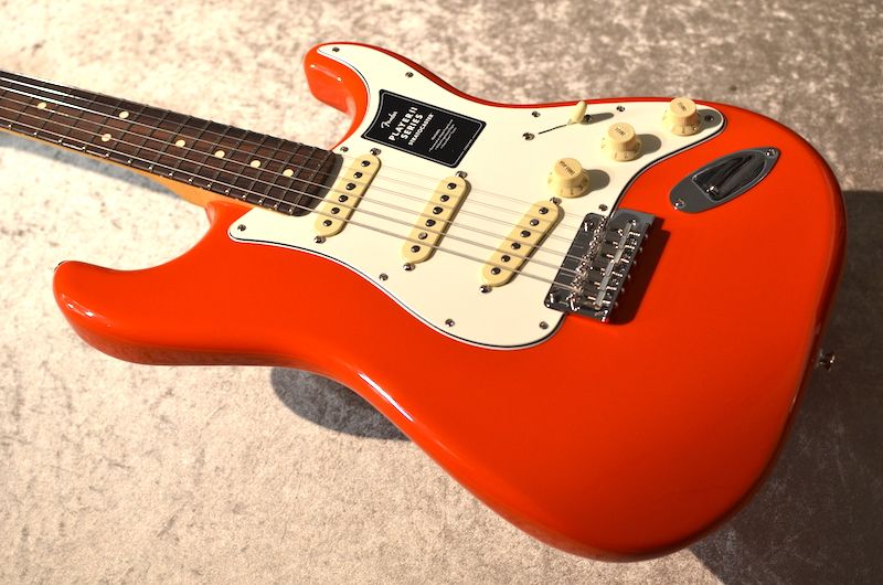 Player II Stratocaster Rosewood Fingerboard ～Coral Red