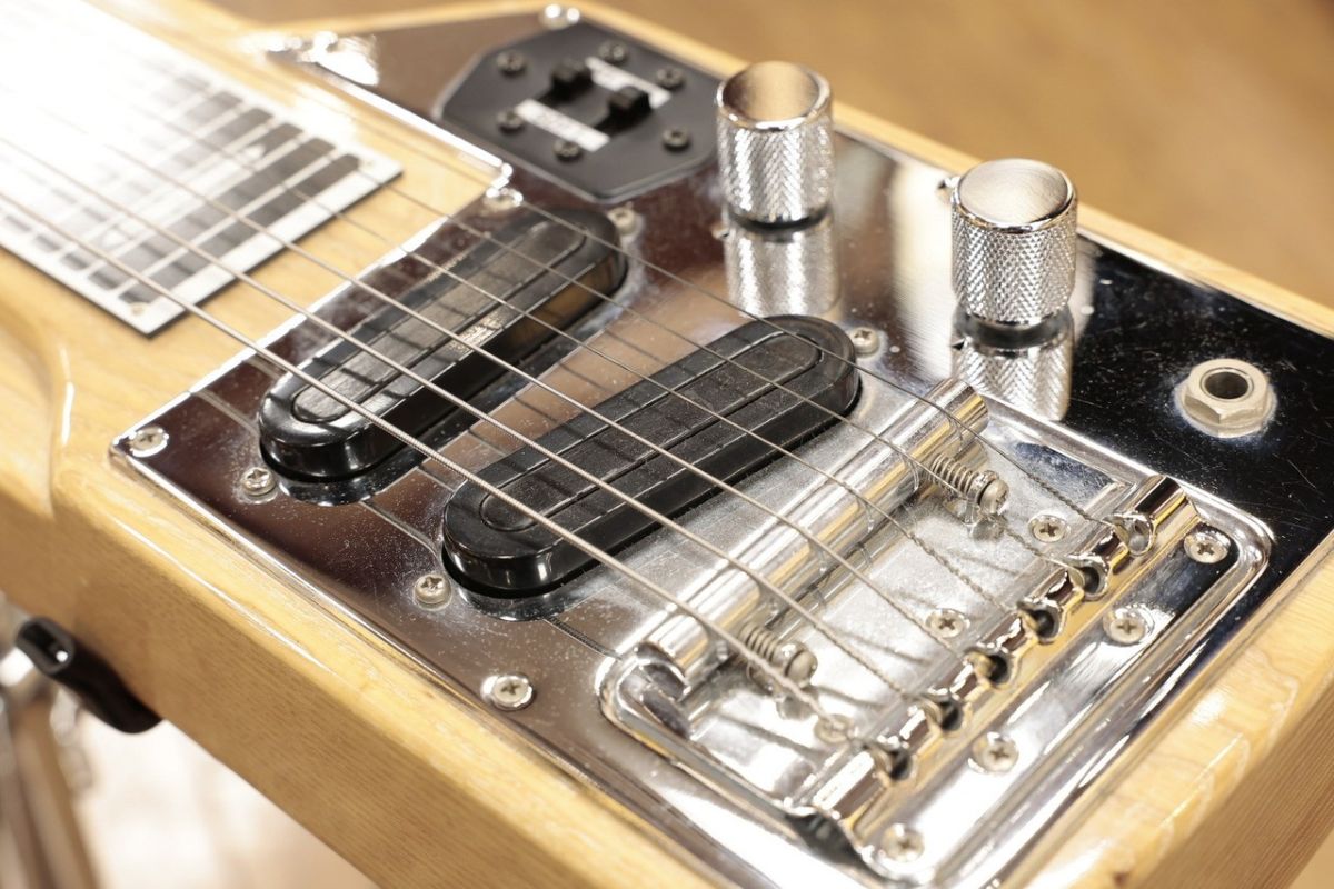 Guyatone 脚付6弦スチールギター HG-306C スチールギター レビュー Guyatone HG-306 | RGS Guitar School