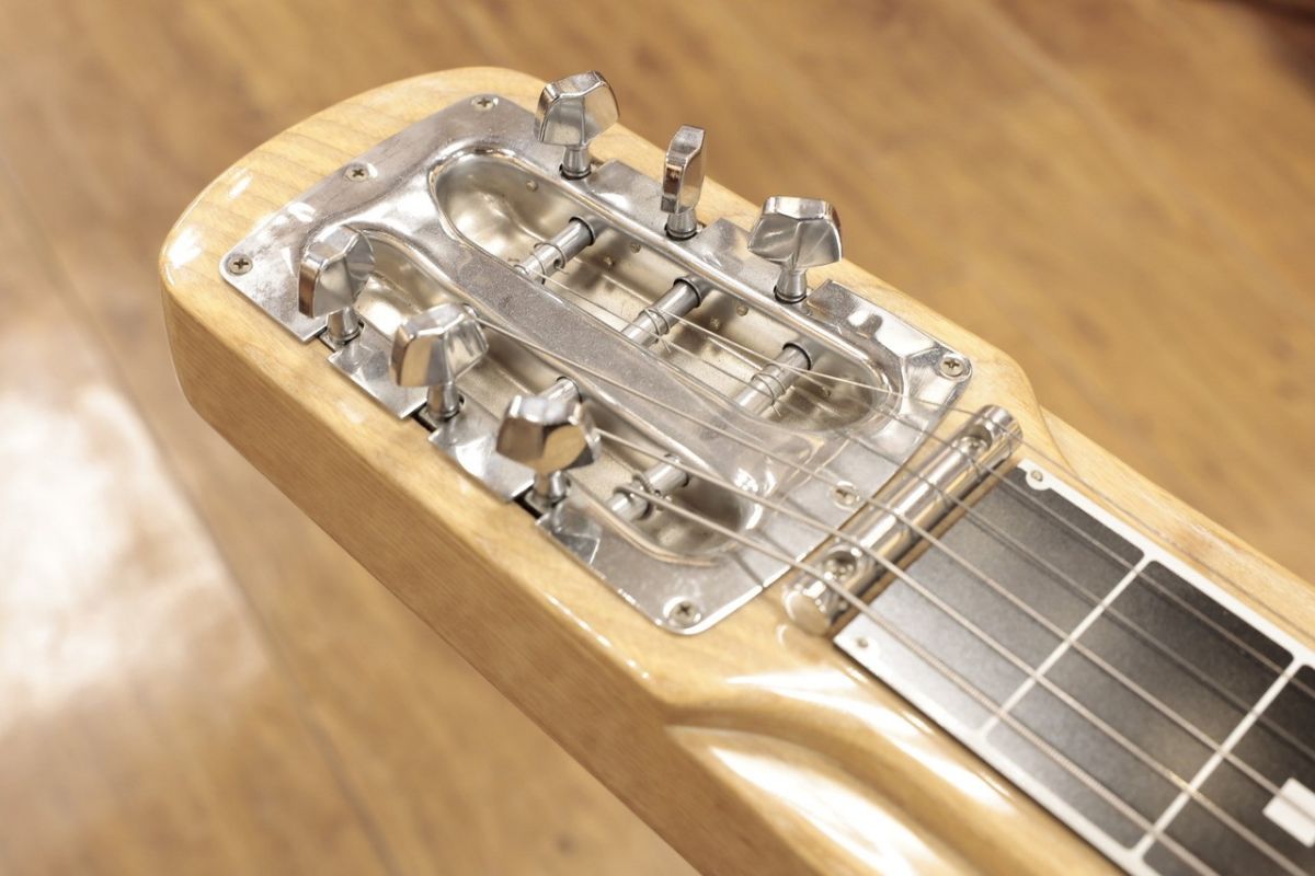 Guyatone 脚付6弦スチールギター HG-306C Guyatone グヤ6弦スチールギター HG-306Cスタンド付き - メルカリ