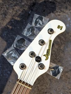 moon JB-5C N/M CR カスタム5弦ベース moon JB-5C N/M CR カスタム5弦ベース - メルカリ