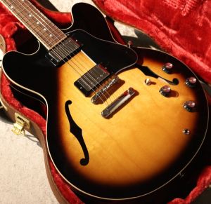 Gibson ES-335 dot ハードケース付き Gibson ES-335 Dot Electric Guitar (with Case) | zZounds