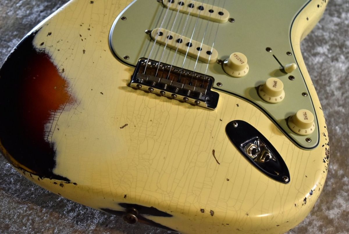 1961 Stratocaster Heavy Relic Aged V.White over 3TS CZ577893