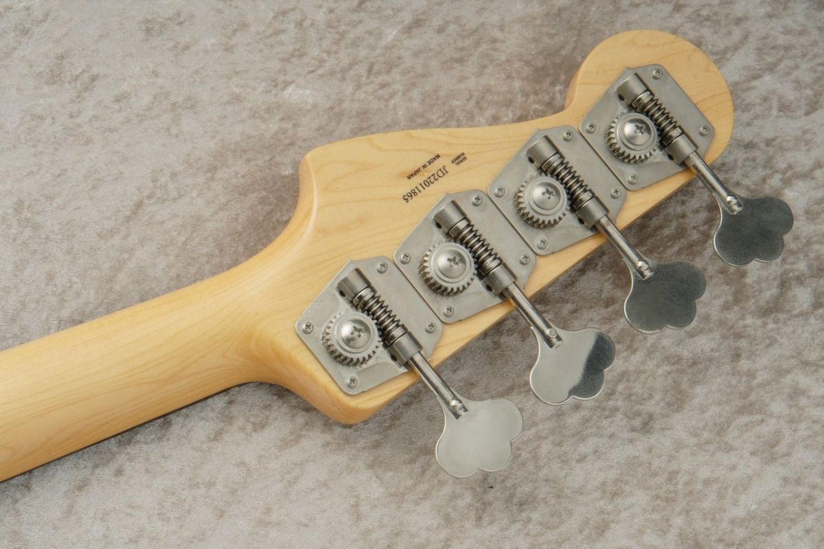 徠*宵様 Fender japan Precision Bass クリーム色 徠*宵様 Fender