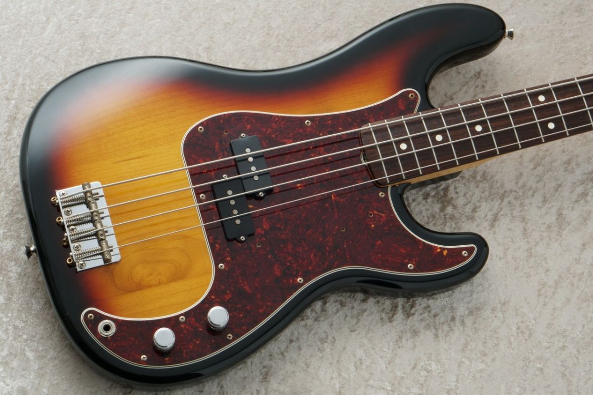 Made in Japan Heritage 60s Precision Bass -3-Color Sunburst- 2022