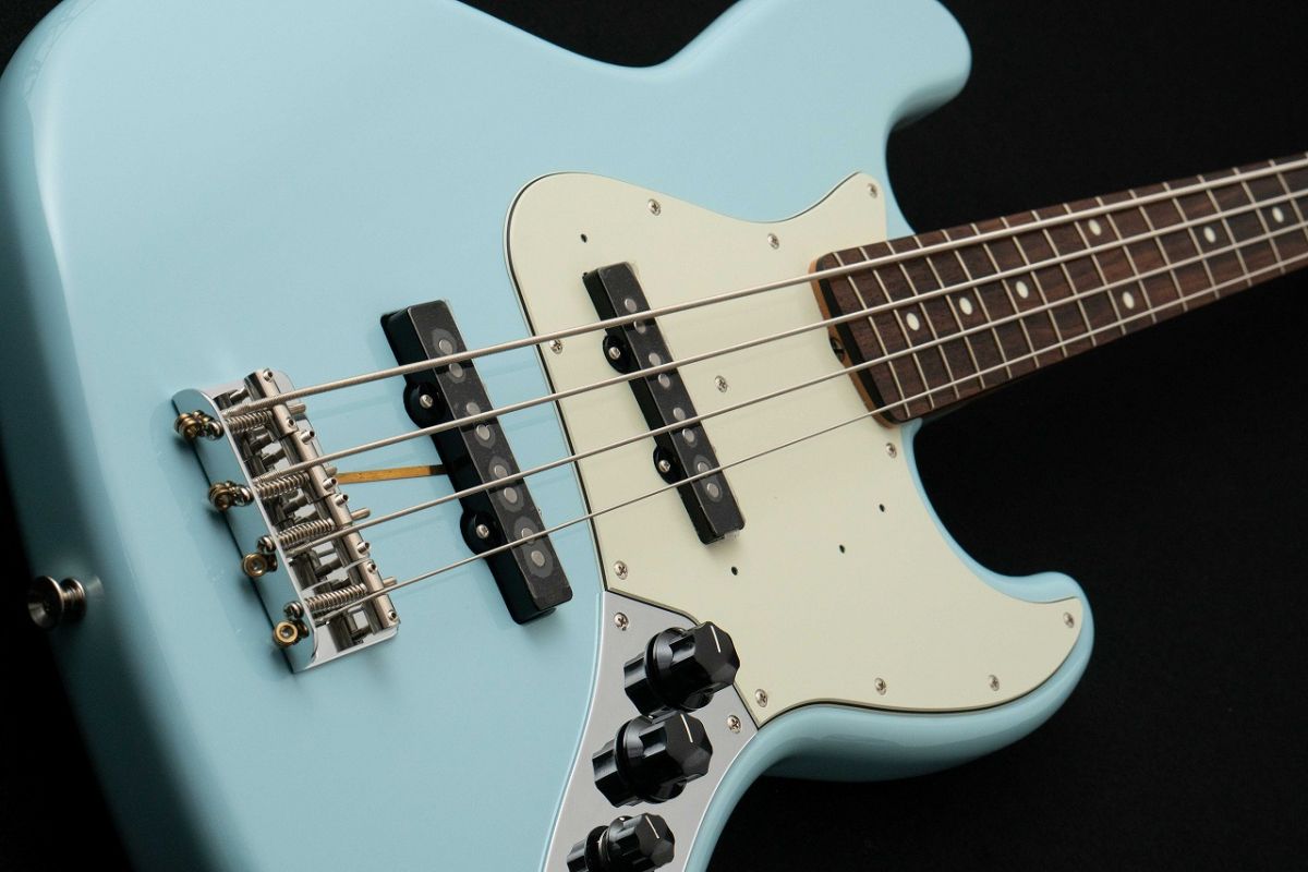 ベース ba ATELIER Z】伝説の32インチ6弦ベース「Beta6 / 32”」がイケベオーダー