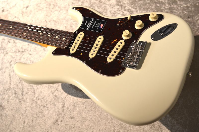 American Professional II Stratocaster Rosewood Fingerboard
