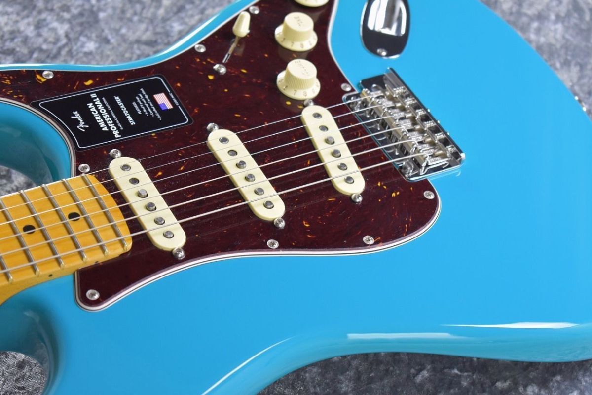 American Professional II Stratocaster MN / Miami Blue