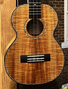 Kamaka 【日本総本店】【この杢目、美しすぎます】HF-3 D2I【48回無金利分割可能】