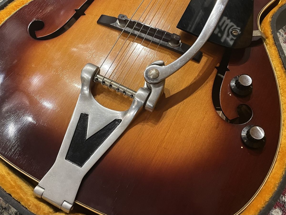 値引き交渉可!!（F-50風）ノーブランドギター 　 新品ギグバック付き STYLE F-50 w/ Bigsby 1962年製 | 【クロサワ楽器店オンラインショップ