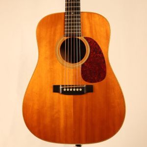 Martin、 年式相応の標準的状態のアコースティックギター検索
