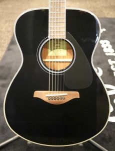 YAMAHA 【取寄せ可能】 FS820 BL -Black- 【ソフトケース付き】【福岡店在庫】