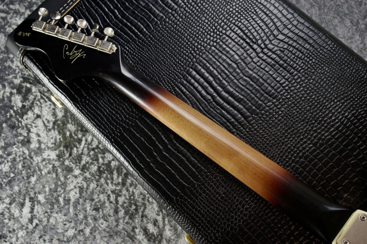 Marianna Standard / Aged Vintage White by Carlos Lopez