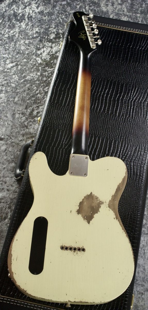 Marianna Standard / Aged Vintage White by Carlos Lopez