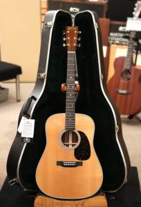 Martin D-28 2004〜2005年製【新品ギグケース付】 Martin D-28 2005年製 マーティン マーチン 【 洛北阪急スクエア