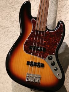 【ジャンク品】フェンダーusa エレキベース サンバースト ギグバッグ付き ジャンク品】フェンダーusa エレキベース サンバースト
