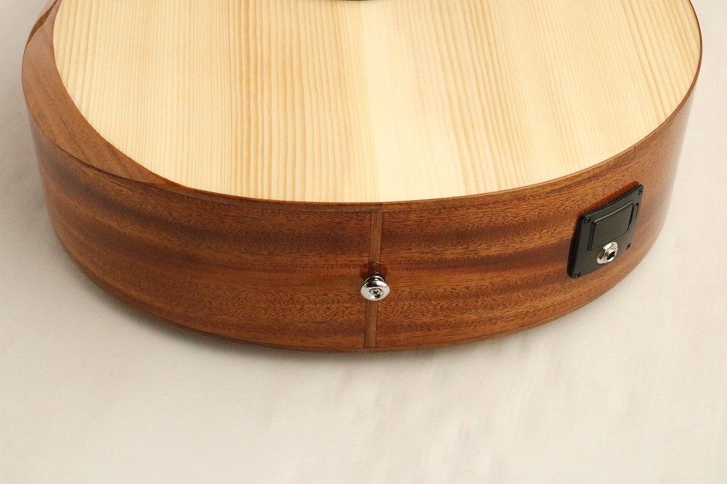美品　エレアコ　KUROSAWA Stafford  SE500 スタッフォードからカッタウェイ付きエレアコのMordern Seriesが