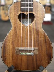 クロサワ楽器オリジナルのブランド“Leho”のウクレレ。 LHUS-MM HEART | 【クロサワ楽器店オンラインショップ】いい楽器