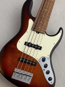 Squier 5弦ベース　フレットビビり有り　打痕あり　20フレット無し Squier 5弦ベース フレットビビり有り 打痕あり 20フレット無し