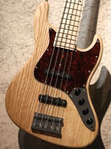 ベースギター 終了しました：「Bass Collection2024」開催いたします！｜島村