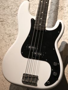 エレキベース ホワイト ローズウッド指板 Fender USA 2019年製 American Ultra Stratocaster Arctic Pearl