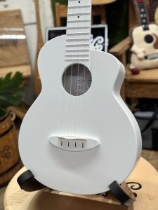 aNueNue Lyra LFG-NW(New White) #AM24134 《グラスファイバー製ボディ》 【店頭未展示品】【即納可能】