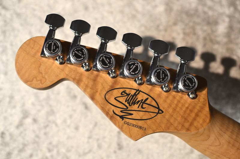 Custom Shop Guthrie Govan Signature HSH Flame Maple Caramelized