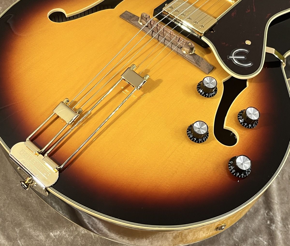 EpiphoneWILDCAT アンテークアイボー ゴールドラメ　ビンデング EVHWolfgang Special -Pharaohs Gold-【Webショップ限定】商品