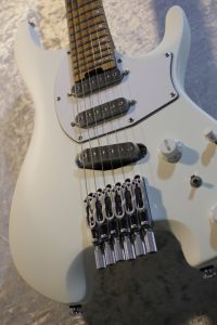 Q Standard Series ICHI10 Vintage White Matte Ichika Nito Signature