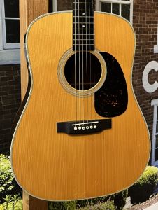 マーティン　D-28 94年製　ハードケース付き マーティン D-28 94年製 ハードケース付き 島根県大田市より