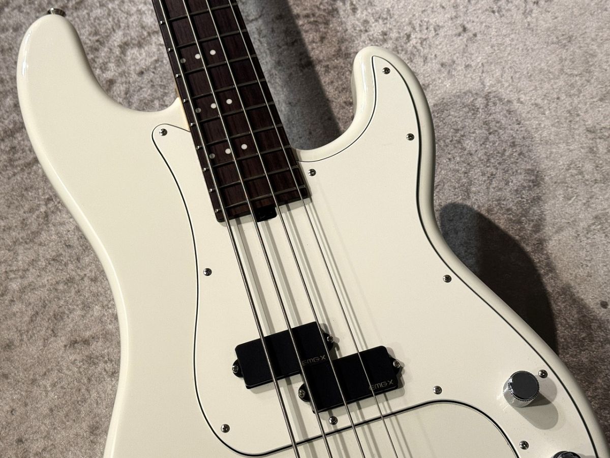 ThreeDots エレキベース ホワイト ThreeDots エレキベース ホワイト