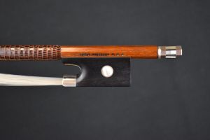 【チェロ弓】LEFIN 丸弓ドイツ 送料込 フルサイズ 中古 チェロ弓】LEFIN 丸弓ドイツ 送料込 フルサイズ 中古 - メルカリ