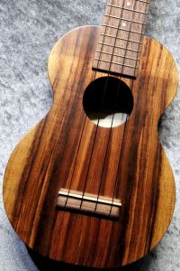 Kamaka 【USED】 2022年製 HF-1 【ソプラノ】【華やか杢目】【美品中古品】【池袋店在庫品】