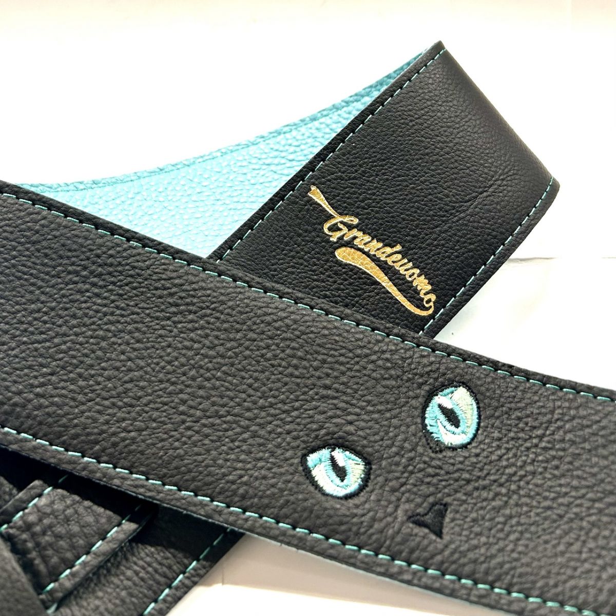 Grande uomo ねこ刺繍ストラップ | 【クロサワ楽器店オンライン