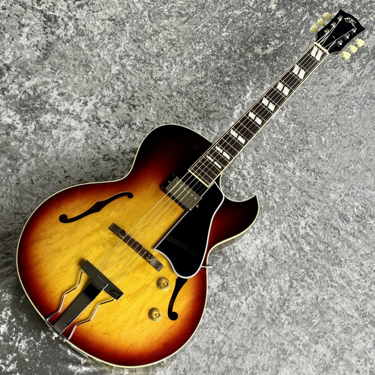 Archtop Tribute ATC175 フルアコ アーチトップギター Archtop Tribute ATC175 | 【クロサワ楽器店オンラインショップ