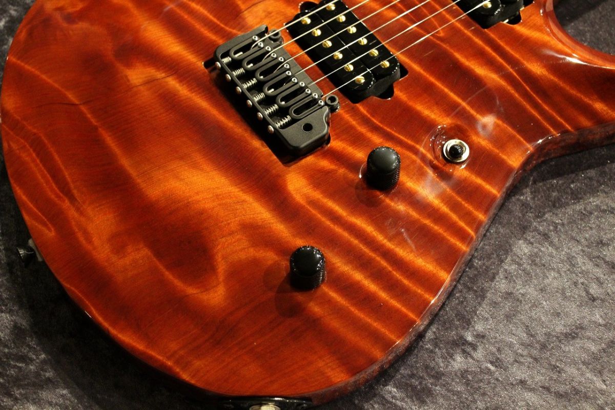 その他 Custom Order Light DC Carved Flame Redwood Top/Quilt Maho