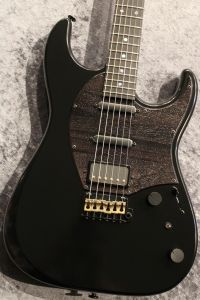 菊丸系【値下げ交渉歓迎】 Fender エボニー指板ウォルナット材 のストラトキャスター ST62-WAL