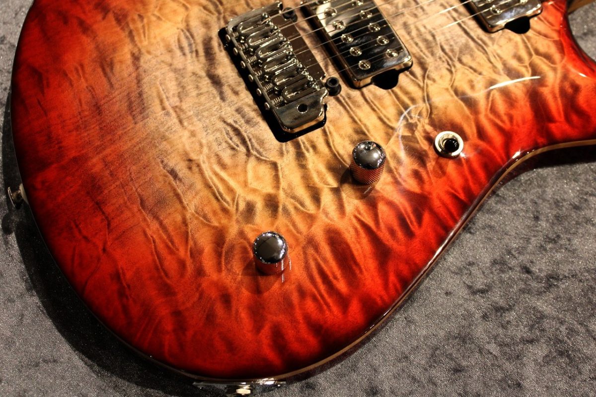 その他 Custom Order Light DC Arched 4A Quilted Maple Top/Quilted