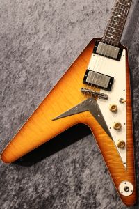Monsty　FLYING V タイプ　エレキギター　　弦は新品に交換済み！ MonstyFLYING V タイプエレキギター弦は新品に交換済み！
