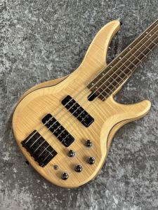 Cort 5弦　エレキベース シルバー 4ピックアップ 24フレット ケース付き Cort 5弦 エレキベース シルバー 4ピックアップ 24フレット