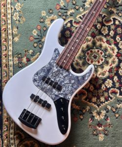 白 系、4弦のベース検索結果一覧 | 【クロサワ楽器店オンライン