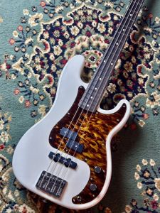 白 系、4弦のベース検索結果一覧 | 【クロサワ楽器店オンライン