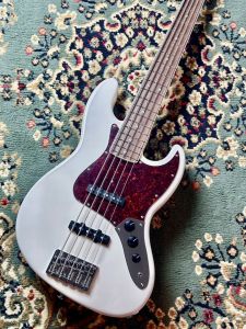 白 系、ローズウッド指板のベース検索結果一覧 | 【クロサワ楽器