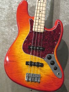 美品 Fender Japan JAZZ BASS 5弦 新品ハードケース付 赤 Fender/Made in Japan Limited Deluxe Jazz Bass V Crimson Red Burst