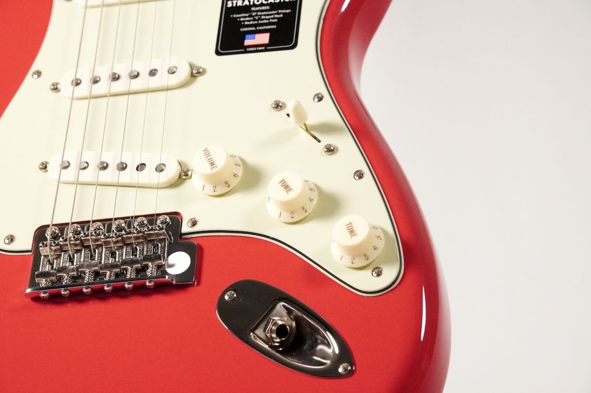 American Professional Classic Stratocaster -Faded Dakota Red
